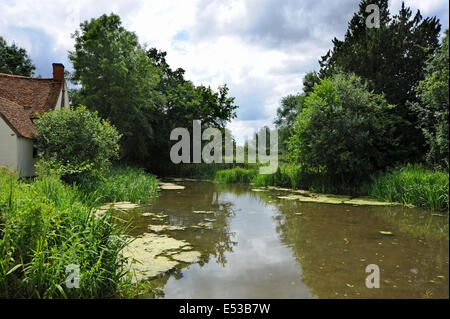 Questa è la famosa vista quale formato Constable il dipinto più famoso del fieno Wain al Mulino di Flatford Suffolk REGNO UNITO Foto Stock