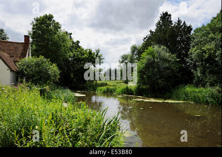 Questa è la famosa vista quale formato Constable il dipinto più famoso del fieno Wain al Mulino di Flatford Suffolk REGNO UNITO Foto Stock