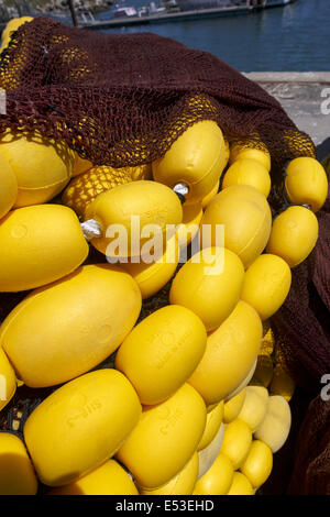 Pesca gialla net galleggianti Foto Stock