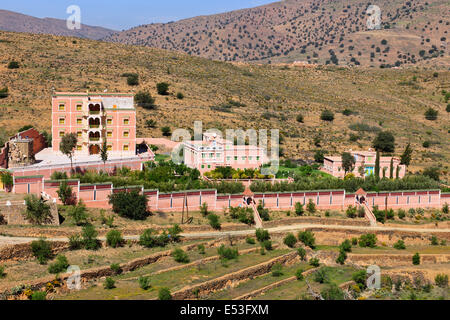 Villaggio di case di lusso su vecchi terreni agricoli per ricchi Casablacans tornando Tiznit,Parc National,Via N1,a sud ovest del Marocco Foto Stock