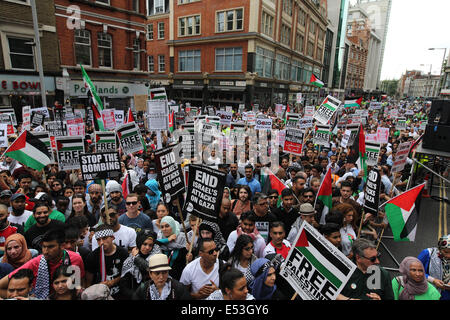 Londra, Regno Unito, 19 luglio, 2014. I palestinesi e i loro sostenitori nel loro decine di migliaia di marzo da Downing Street all'Ambasciata israeliana per protestare contro il conflitto in corso nella Striscia di Gaza. Credito: Mario Mitsis / Alamy Live News Foto Stock