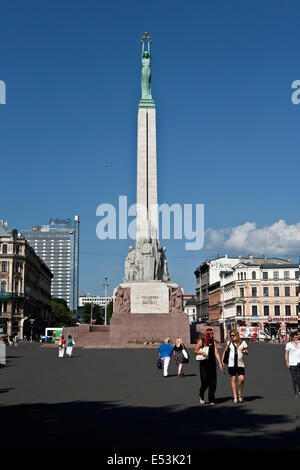 Il monumento alla libertà di Riga, Lettonia Foto Stock