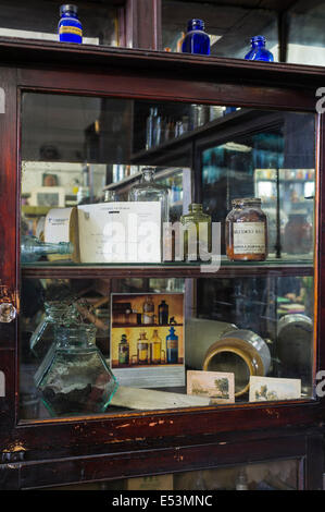 Interno del Sweny la farmacia conserva come lo era quando è chiuso, citato in James Joyces Ulisse, Lincoln Place, Dublino, ho Foto Stock