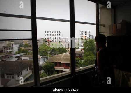 Bangkok, Tailandia. 19 Luglio, 2014. La vista da una delle tante case sicure per i perseguitati seguaci di Falun Gong e rifugiati politici provenienti dalla Cina, a Bangkok, in thailandia.Il movimento Falun Gong aka Falun Dafa movimento è un movimento vietati in Cina che ha decine di milioni di praticanti in tutto il mondo.In Cina seguaci ottenere perseguitati e inviare a campi di lavoro, brainwash centras e campi di concentramento a rinunciare alle loro credenze. Credito: ZUMA Press, Inc./Alamy Live News Foto Stock