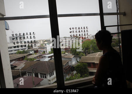 Bangkok, Tailandia. 19 Luglio, 2014. La vista da una delle tante case sicure per i perseguitati seguaci di Falun Gong e rifugiati politici provenienti dalla Cina, a Bangkok, in thailandia.Il movimento Falun Gong aka Falun Dafa movimento è un movimento vietati in Cina che ha decine di milioni di praticanti in tutto il mondo.In Cina seguaci ottenere perseguitati e inviare a campi di lavoro, brainwash centras e campi di concentramento a rinunciare alle loro credenze. Credito: ZUMA Press, Inc./Alamy Live News Foto Stock