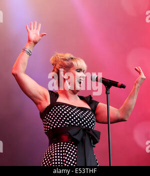 Perth, Scotland, Regno Unito. 19 Luglio, 2014. Bucks Fizz gioca a riavvolgere la Scozia Festival presso Scone Palace, Perth, Scozia. Credito: Derek Allan/Alamy Live News Foto Stock