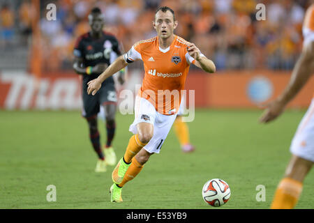 Houston, Texas, Stati Uniti d'America. 19 Luglio, 2014. Houston Dynamo centrocampista Brad Davis (11) controlla la sfera durante un gioco di MLS tra la dinamo di Houston e Toronto FC Presso BBVA Compass Stadium di Houston, TX su luglio 19th, 2014. La partita si è conclusa in un 2-2 a. Credito: Trask Smith/ZUMA filo/Alamy Live News Foto Stock