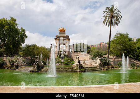 La Cascada monumento con cascata e fontana nel Parc de la Ciutadella a Barcellona, in Catalogna, Spagna. Foto Stock