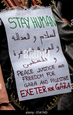 Exeter Devon, Regno Unito. 19 Luglio, 2014. durante il 'Stop l uccisione di interrompere i bombardamenti' dimostrazione in Exeter's Princesshay Square Credit: Clive Chilvers/Alamy Live News Foto Stock