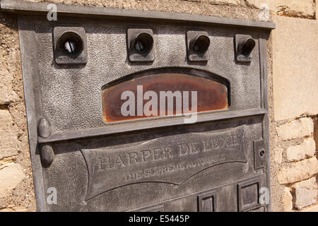 Regno Unito, Inghilterra, Lincolnshire, Stamford, St Martins, Harper Deluxe sigaretta vintage distributore Foto Stock