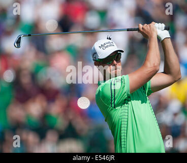 Hoylake, UK. Il 20 luglio, 2014. La Open Golf Championship, round finale. Henrik STENSON [SWE] con il suo approccio al credito verde: Azione Plus sport/Alamy Live News Foto Stock