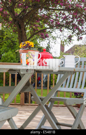 Il tè del pomeriggio per due nel giardino Foto Stock