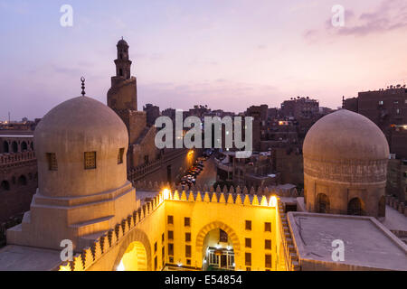 Ibn Tulun minareto della moschea al tramonto. Il Cairo, Egitto Foto Stock