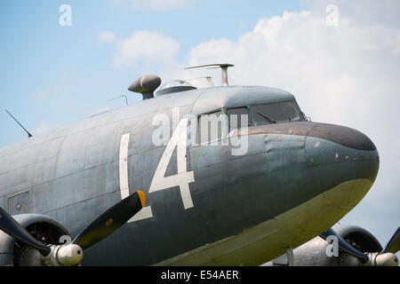 Duxford, Regno Unito - 25 Maggio 2014: un Douglas Dakota a Duxford Airshow. Foto Stock