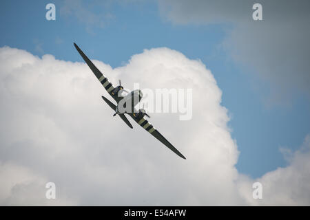 Duxford, Regno Unito - 25 Maggio 2014: Vintage Douglas Dakota a Duxford Airshow. Foto Stock