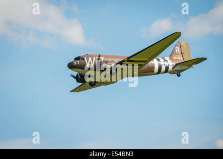 Duxford, Regno Unito - 25 Maggio 2014: Douglas Dakota a Duxford Airshow. Foto Stock