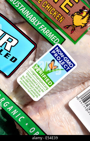 Rosie Free Range Chicken USDA Organic bacchette sono confezionate con un non OGM etichetta che indica non OGM verifica. Foto Stock