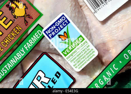 Rosie Free Range Chicken USDA Organic bacchette sono confezionate con un non OGM etichetta che indica non OGM verifica. Foto Stock