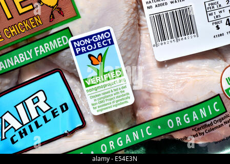 Rosie Free Range Chicken USDA Organic bacchette sono confezionate con un non OGM etichetta che indica non OGM verifica. Foto Stock