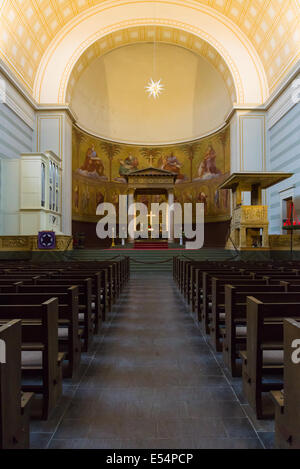 POTSDAM, Germania - 10 dicembre 2013: Interno della chiesa di San Nicola. Costruito nel 1850, distrutto nel 1945, ricostruita nel 1983 Foto Stock