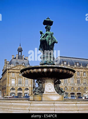 Fontana delle Tre Grazie a Place de la Bourse, Bordeaux, Francia Foto Stock