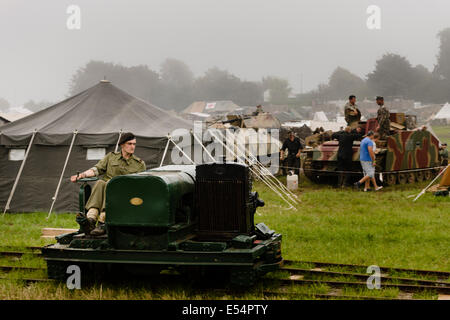 Westenhanger, Kent, Regno Unito. Il 20 luglio, 2014. "La guerra e la pace di ripresa " evento a Westenhanger. Con la guerra rievocazioni, Fancy Dress, effettivo e memorabilia di replica e di più. Credito: Tom Arne Hanslien/Alamy Live News Foto Stock