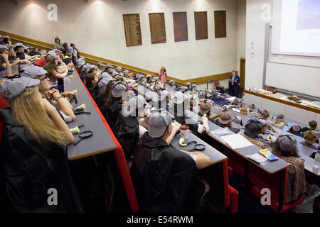 Londra, Regno Unito, 19 Luglio 2014 - Guinness mondi tentativo di record - il più grande numero di persone vestite come Sherlock Holmes Foto Stock