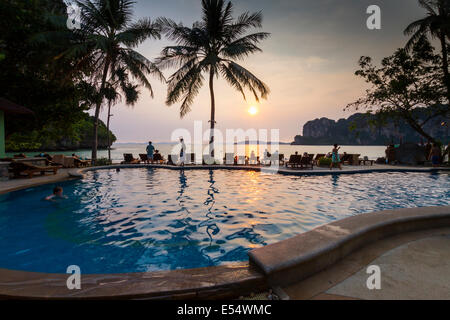 Railay Bay Resort & Spa hotel. Railay West Beach. Railay. Provincia di Krabi, Thailandia, in Asia. Foto Stock