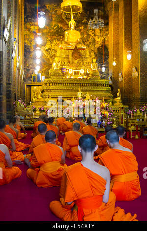 Il buddismo monaci. Wat Pho tempio. Bangkok, Thailandia, in Asia. Foto Stock