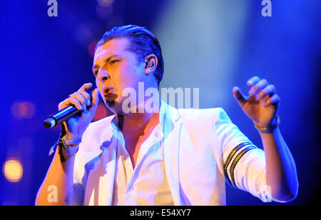 Ostrava, Repubblica Ceca. Il 20 luglio, 2014. Il cantante John Newman dalla Gran Bretagna suona al festival di musica di colori di Ostrava in Ostrava, Repubblica ceca, 20 luglio 2014. Credito: Jaroslav Ozana/CTK foto/Alamy Live News Foto Stock