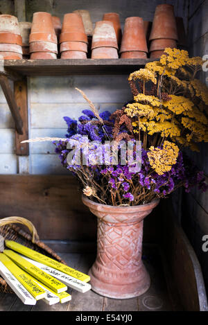 Victorian Potting Shed a RHS Harlow Carr, Inghilterra Foto Stock