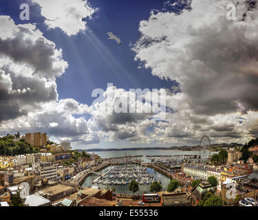 Gb - devon: torbay con torquay harbour & Città in primo piano Foto Stock