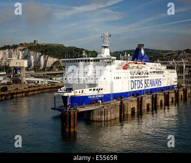 GB - KENT: DFDS Seaways traghetto (Dover-Calais-Dover) ormeggiate nel porto di Dover Foto Stock