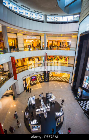 DUBAI, Emirati Arabi Uniti - 31 ottobre: più grande del mondo centro commerciale basata sulla superficie totale e il sesto maggiore da gross leasable area, 31 Ottobre Foto Stock