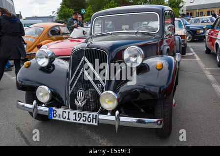 Berlino, Germania - 17 Maggio 2014: Di medie dimensioni per auto di lusso Citroen Avant trazione. Ventisettesimo giorno Oldtimer Berlin - Brandenburg Foto Stock