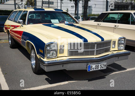 Di dimensioni medie e auto Buick Secolo, 4 porte station wagon (di terza generazione). Ventisettesimo giorno Oldtimer Berlin - Brandenburg Foto Stock