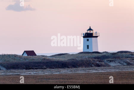 Un faro sulla spiaggia. Foto Stock