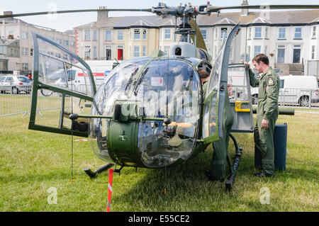 Elicottero Gazelle dall'esercito irlandese sul terreno a Bray Air Show, Irlanda Foto Stock