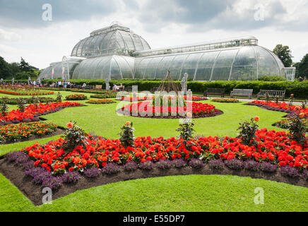 Esterno della casa delle palme a Kew Royal Botanical / Botanic Gardens / Garden Regno Unito. Foto Stock