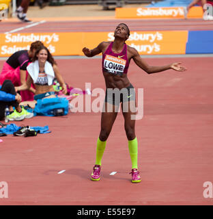 Londra, Regno Unito. Il 20 luglio, 2014. Chaunte Lowe (USA) facendo un ballo celebrativo, dopo aver effettuato con successo la cancellazione del salto in alto, al Sainsbury's Anniversario giochi, la Sfilata delle Guardie a Cavallo domenica 20 giugno 2014. Chaunte è andato a finire terzo con un salto di 1,93 metri. Foto Stock