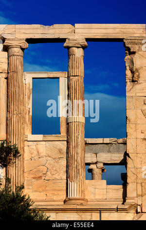 'Dettaglio' dall'Eretteo (Erechtheum), la seconda più importante attrazione dell'Acropoli di Atene. Foto Stock
