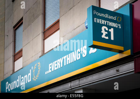 Cartello fuori Poundland shop NEL REGNO UNITO Foto Stock