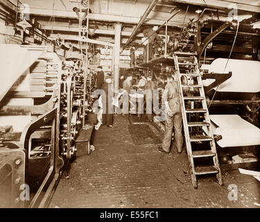 La pubblicazione del Liverpool Express e corriere settimanale - Presse per la stampa di inizio novecento Foto Stock