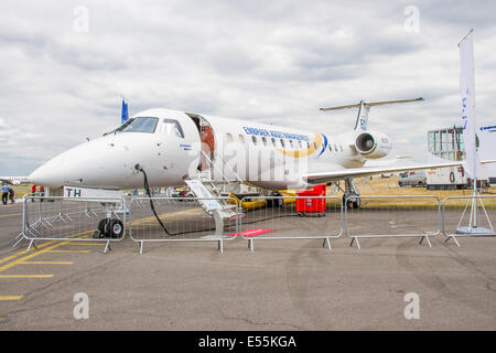 Embraer ERJ-135 a Farnborough International Air Show il 15 Luglio 2014 Foto Stock