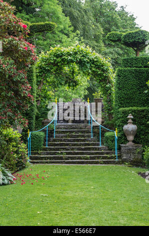 Plas Brondanw giardini, Llanfrothen, Snowdonia, il Galles del Nord Foto Stock