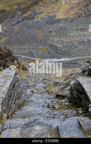 Vista di Cwmothin cava da Wrysgan cava, Tanygrisiau, Blaenau Ffsetiniog in Snowdonia, il Galles del Nord Foto Stock