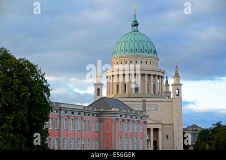 Nuovo Palazzo di Città (sede del parlamento) e la cupola di San Nikolai - Europa, Germania, il Land Brandeburgo, Potsdam Foto Stock