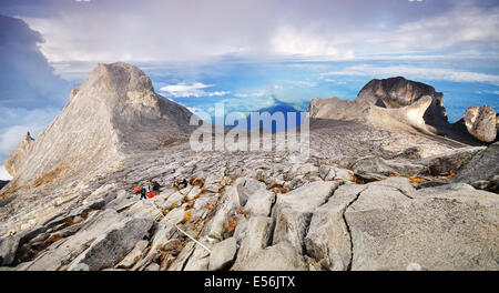 Picchi di vertice di Mt. Kinabalu, Kinabalu National Park, Sabah Borneo Malese Foto Stock