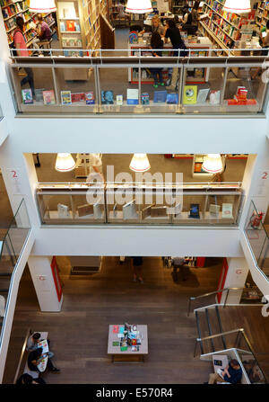 Nuovo Foyles book store in Charing Cross Road, Londra Foto Stock