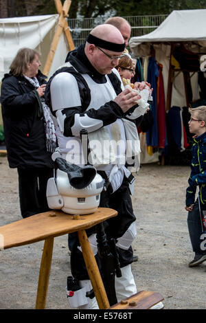 Spazio evento dei Cavalieri, Fantasy Festival, una raccolta di fantastici lettori di ruolo da tutti i tipi di mondi artificiali Foto Stock